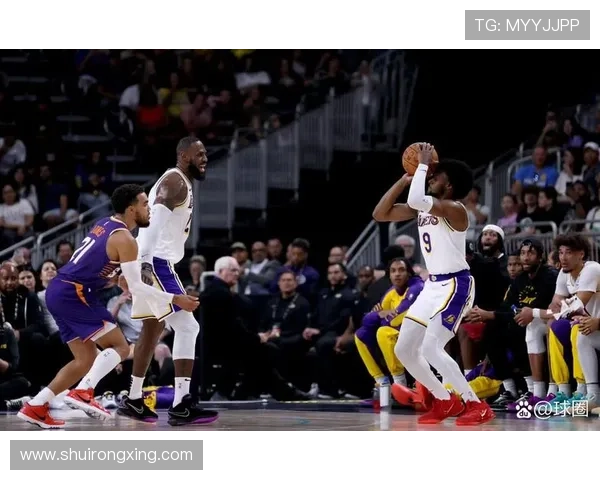 詹姆斯兴奋转发父子助攻历史瞬间